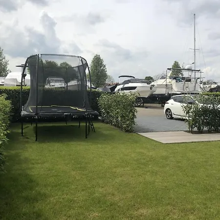 Luxe Watervilla Met Eigen Aanlegsteiger Geschikt Voor Maximaal 6 Personen In Recreatiegebied De Gouden Ham In