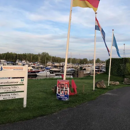 Vakantiehuis Luxe Watervilla Met Eigen Aanlegsteiger Geschikt Voor Maximaal 6 Personen In Recreatiegebied De Gouden Ham In *