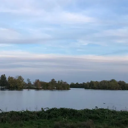 Luxe Watervilla Met Eigen Aanlegsteiger Geschikt Voor Maximaal 6 Personen In Recreatiegebied De Gouden Ham In Vakantiehuis