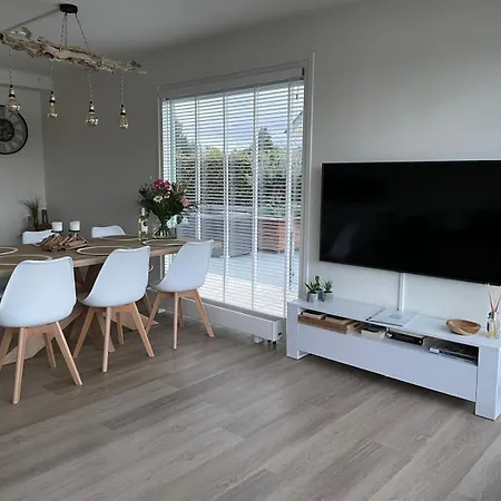Vakantiehuis Luxe Watervilla Met Eigen Aanlegsteiger Geschikt Voor Maximaal 6 Personen In Recreatiegebied De Gouden Ham In